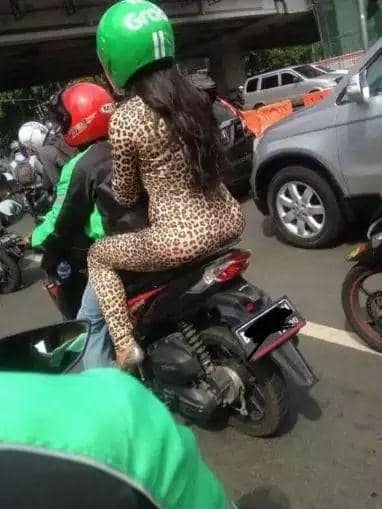 outfit kocak penumpang ojol (instagram.com/awreceh.id)