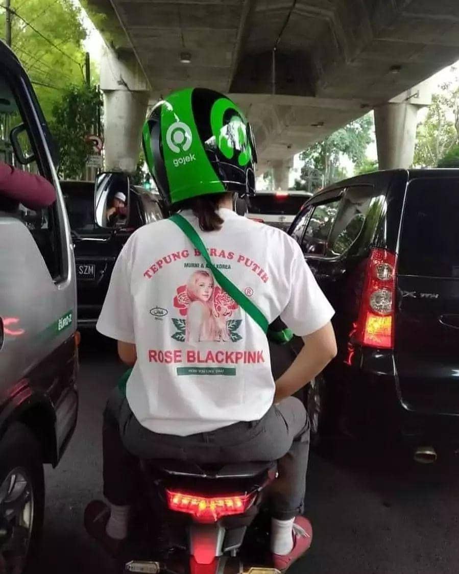 outfit kocak penumpang ojol (instagram.com/sipalingojol)