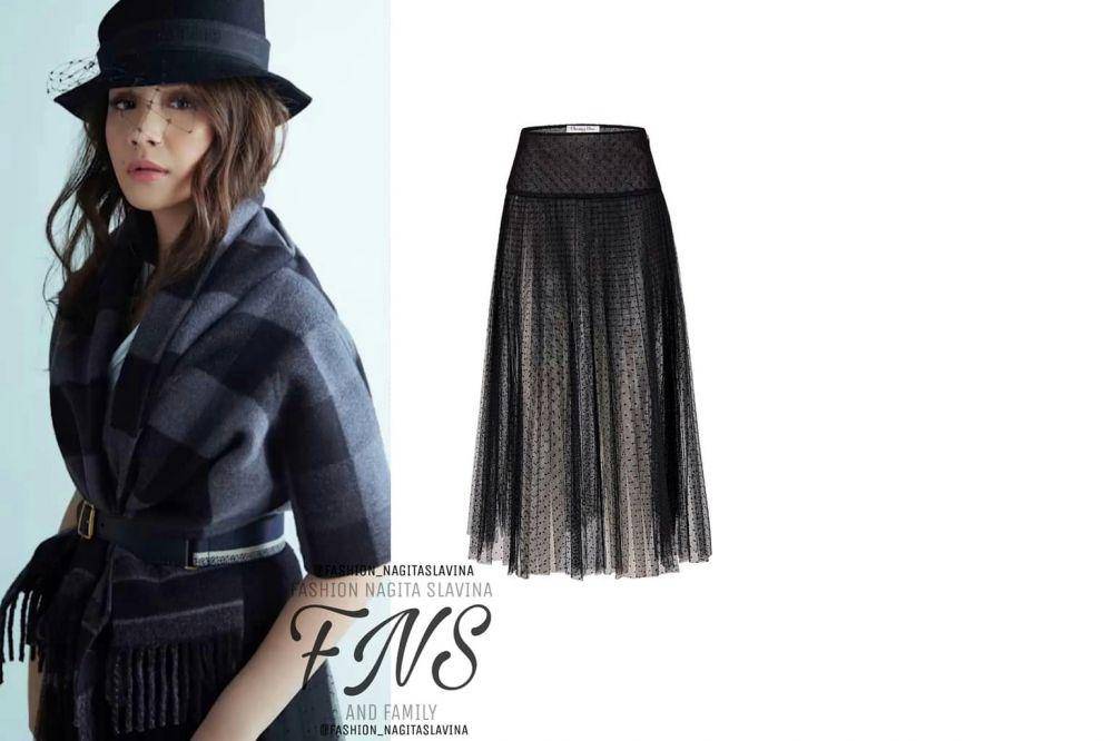 harga rok panjang Nagita Slavina (instagram.com/fashion_nagitaslavina)