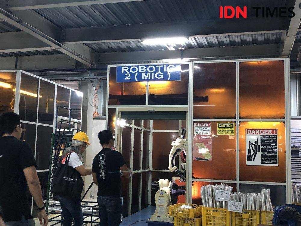 Mesin las menggunakan teknologi robot. (IDNTimes/Melani Putri)