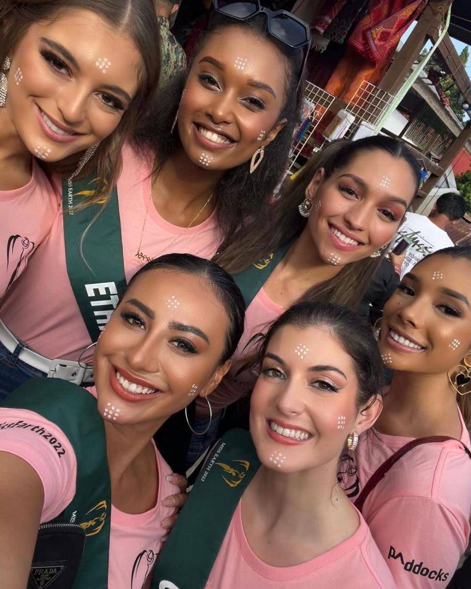 Potret Karina Fariza Basrewan bersama Finalis Miss Earth 2022 (Instagram.com/karinabasrewan)