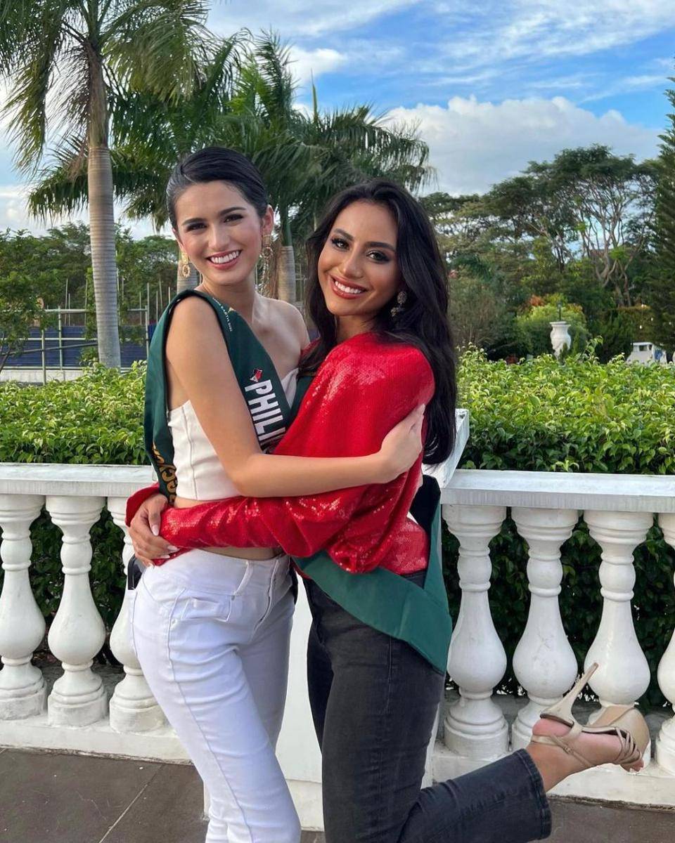 Potret Karina Fariza Basrewan bersama Finalis Miss Earth 2022 (Instagram.com/karinabasrewan)