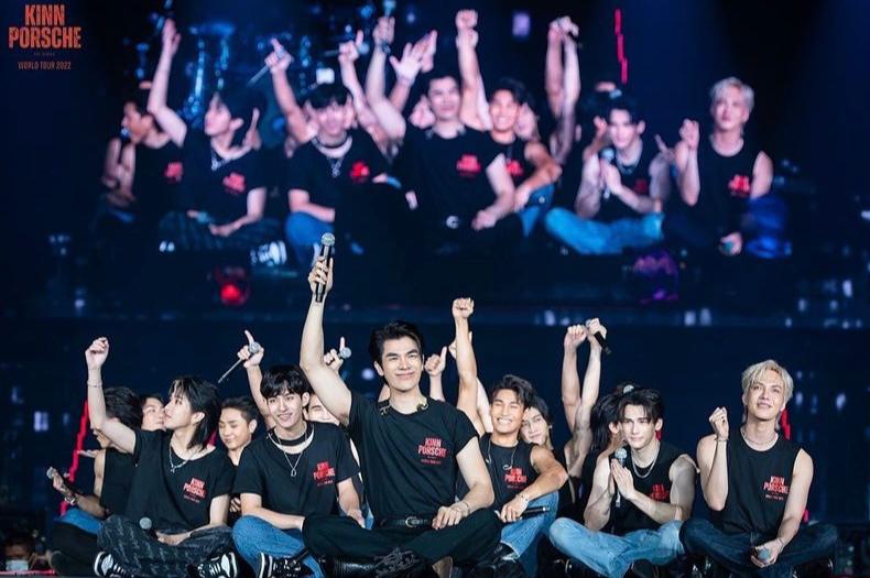 10 Momen Keseruan KinnPorsche World Tour 2022, Semua Cast Ikut!