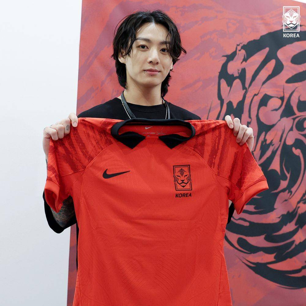 Jungkook BTS dengan jersey tim Korea (twitter.com/theKFA)