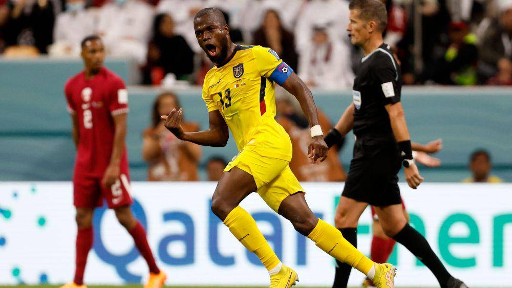 Enner Valencia mencetak dua gol kemenangan Ekuador atas Qatar di laga pembuka Piala Dunia 2022. (twitter.com/FIFAWorldCup)
