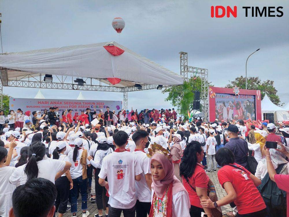 Keseruan puncak Hari Anak Sedunia 2022 di Manado (IDN Times/Vanny El Rahman)