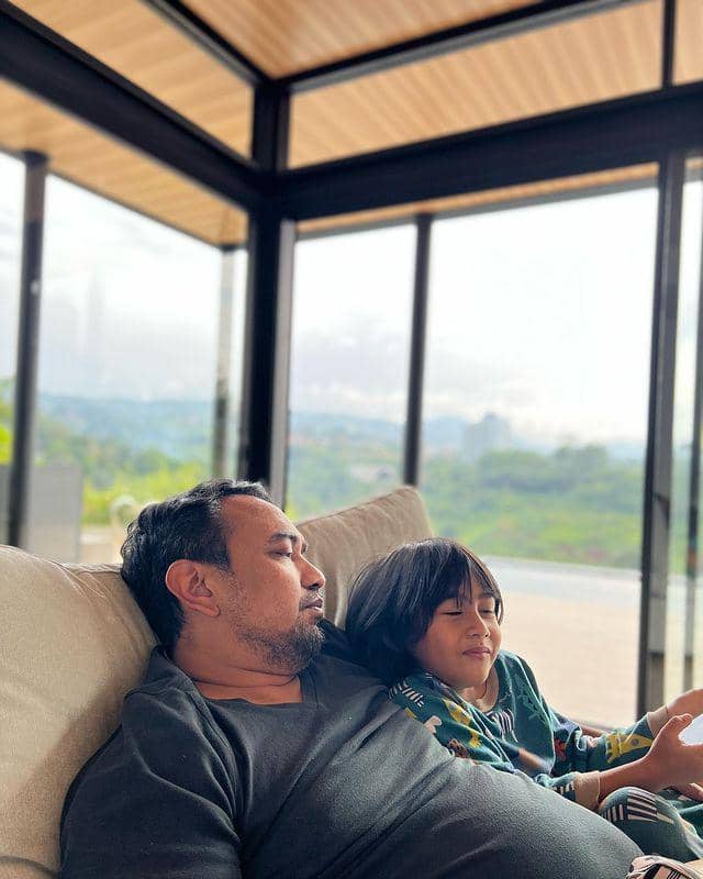 Bebi Romeo dan buah hati (instagram.com/meisya__siregar)