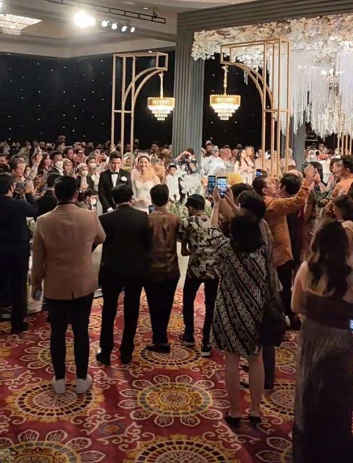 Resepsi Glenca Chysara dan Rendi Jhon. (Instagram.com/fadli_mc)
