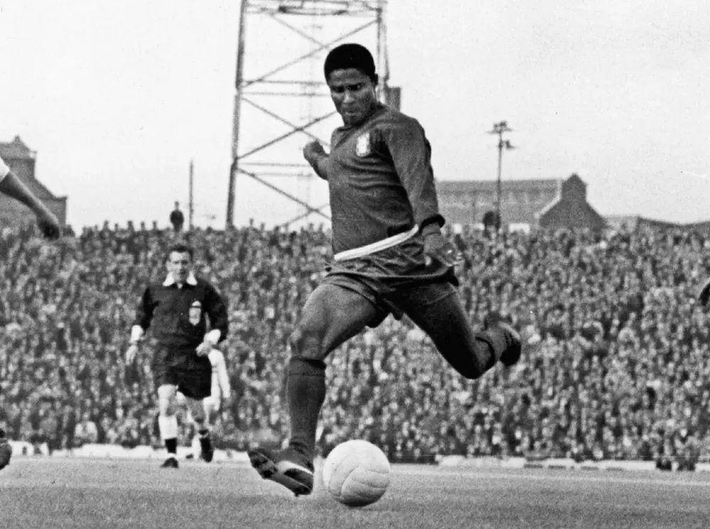 Eusebio (fifa.com)