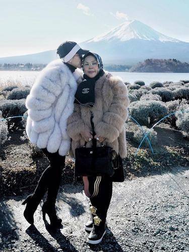 Syahrini dan ibunda (instagram.com/princessyahrini)