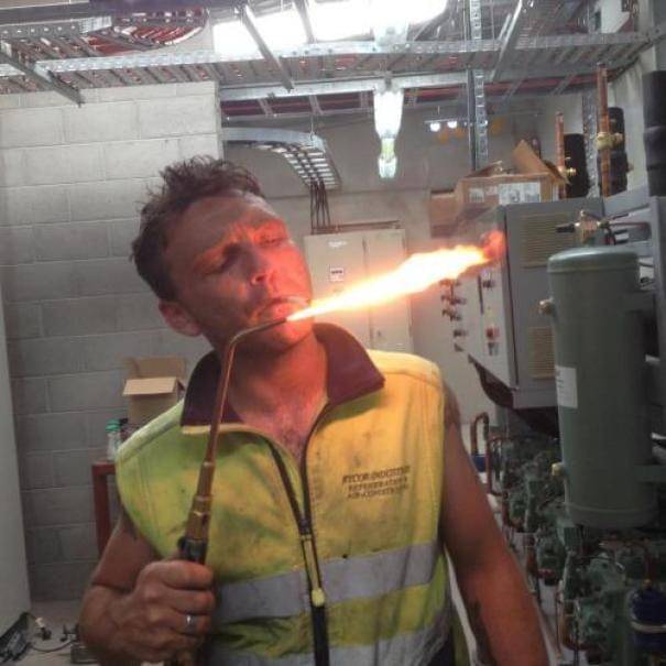 bukti cowok umurnya lebih pendek dari cewek (twitter.com/mideysmith)