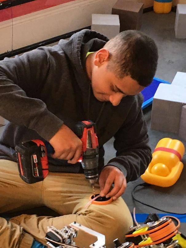 bukti cowok umurnya lebih pendek dari cewek (twitter.com/mideysmith)