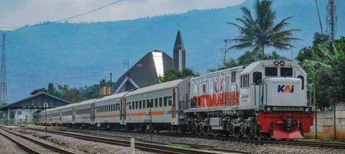 kereta api Indonesia (instagram.com/ahmadkosasih33)