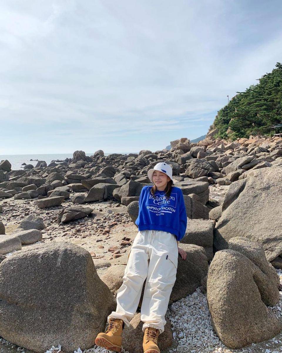 OOTD kasual ala Kim Ga Eun (instagram.com/ggani8918)