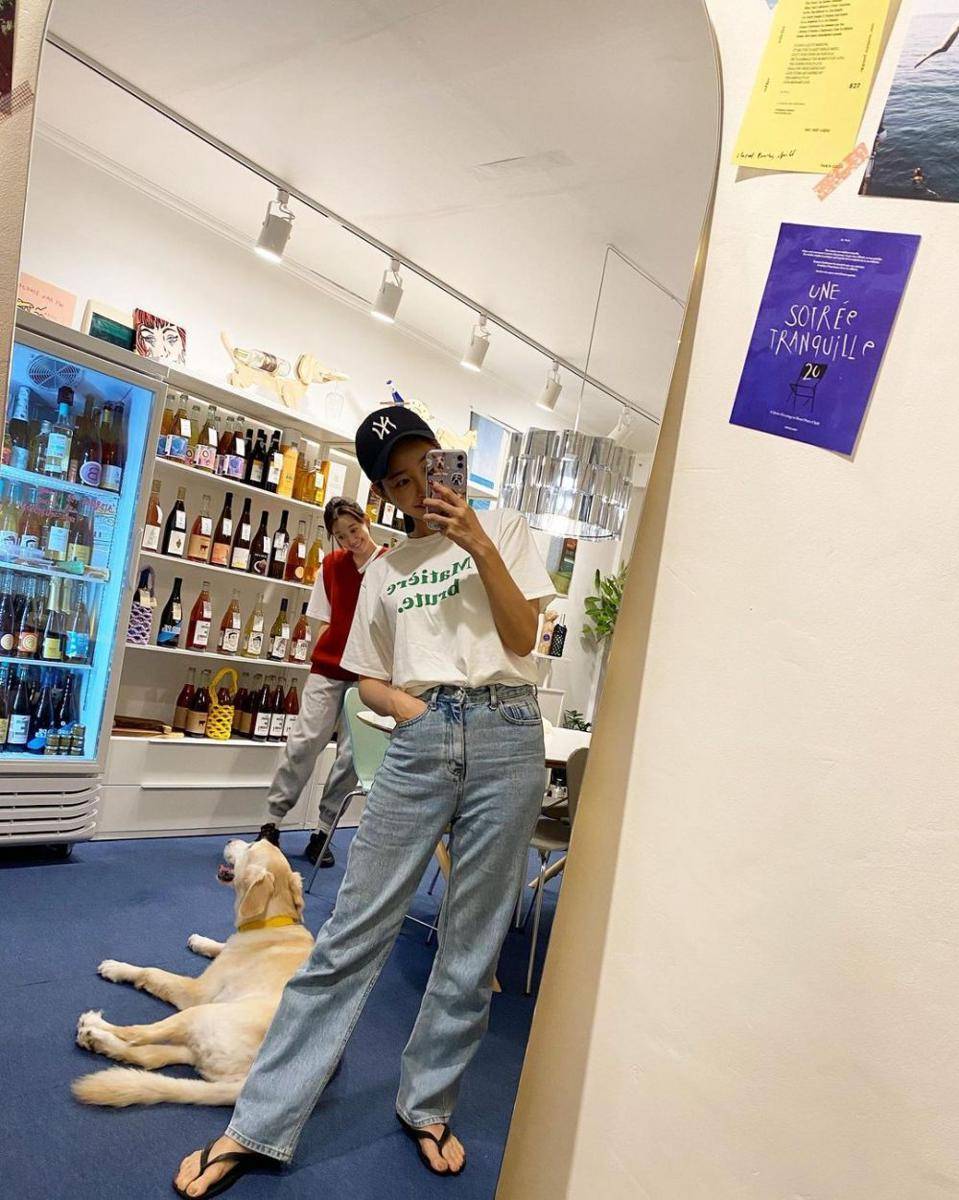 OOTD kasual ala Kim Ga Eun (instagram.com/ggani8918)