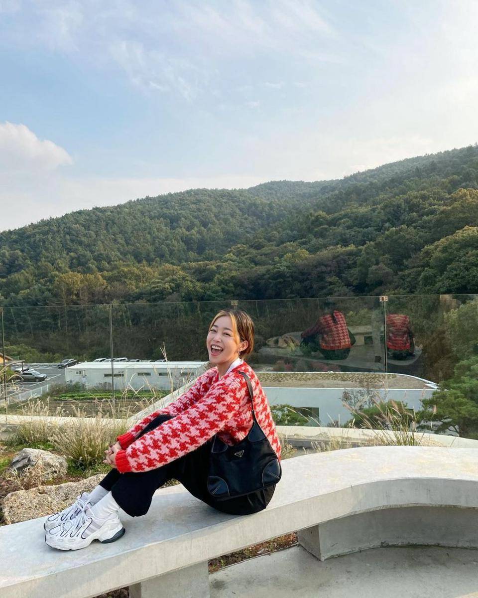 OOTD kasual ala Kim Ga Eun (instagram.com/ggani8918)