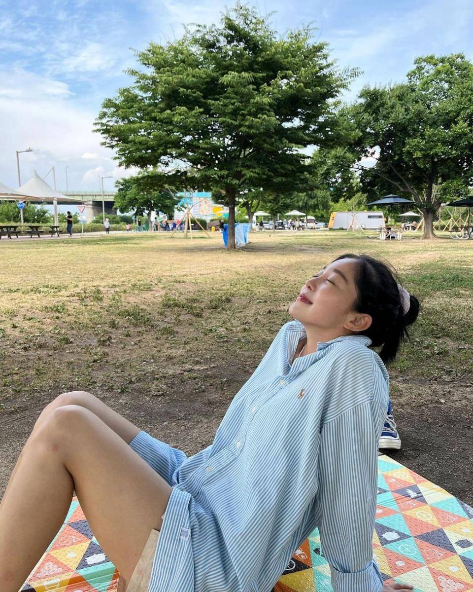 OOTD kasual ala Kim Ga Eun (instagram.com/ggani8918)
