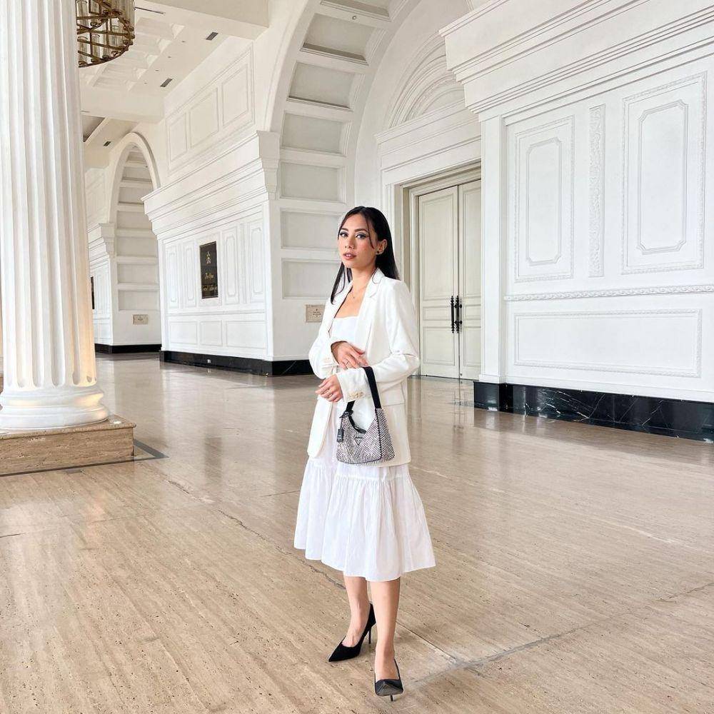 ide outfit monokrom ala Abel Cantika (instagram.com/abellyc)