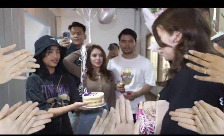 Surpres becca (youtube.com/ fadli faisal)