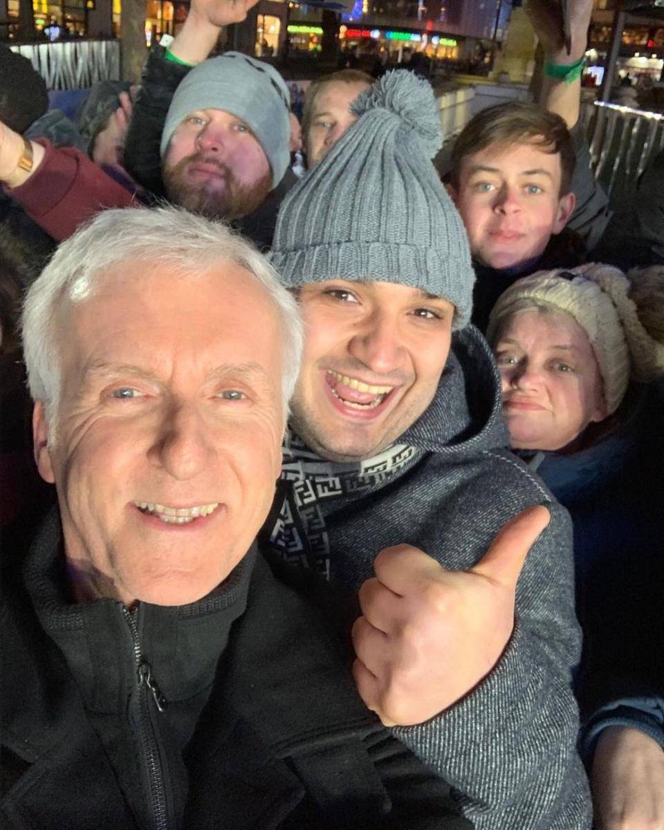 James Cameron dan penggemar (instagram.com/jamescameronofficial)