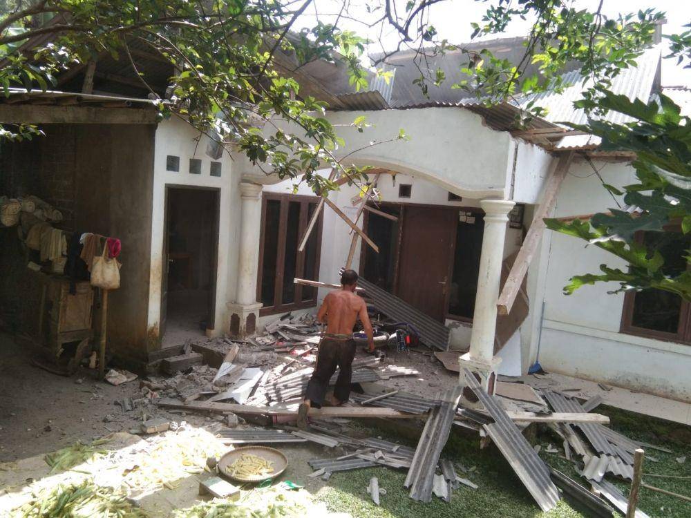 Dampak gempa mag 5.6 di Cianjur pada Senin (21/11/2022). (twitter.com/merapi_uncover)