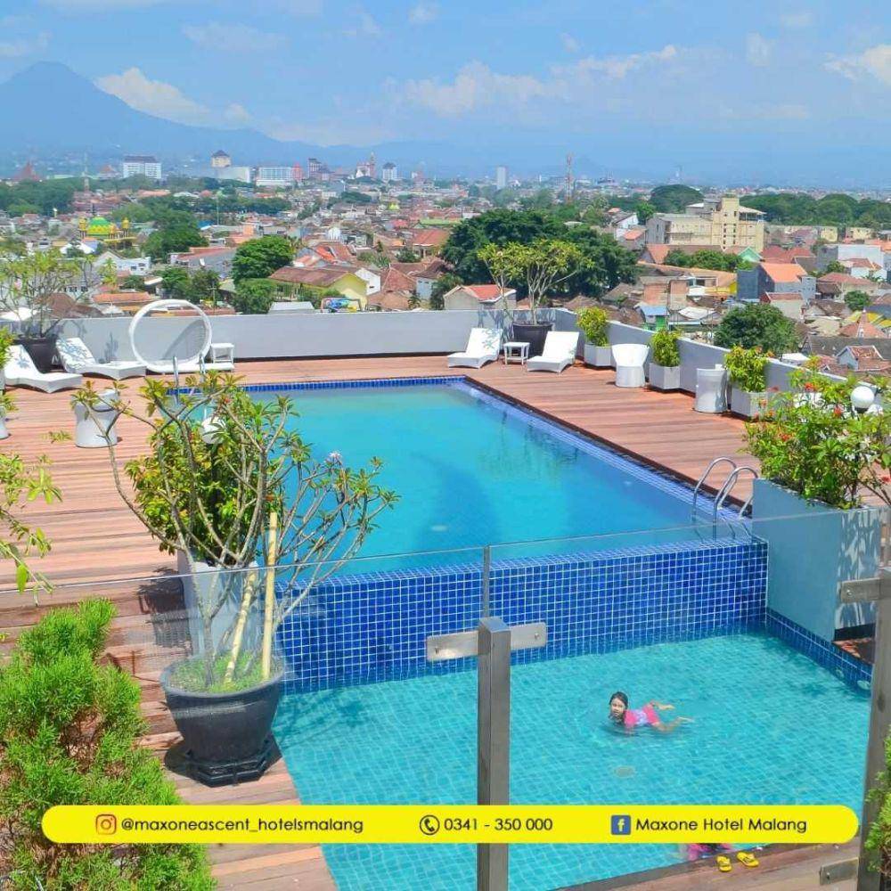 kolam renang Maxone(instagram.com/maxoneascent_hotelsmalang)