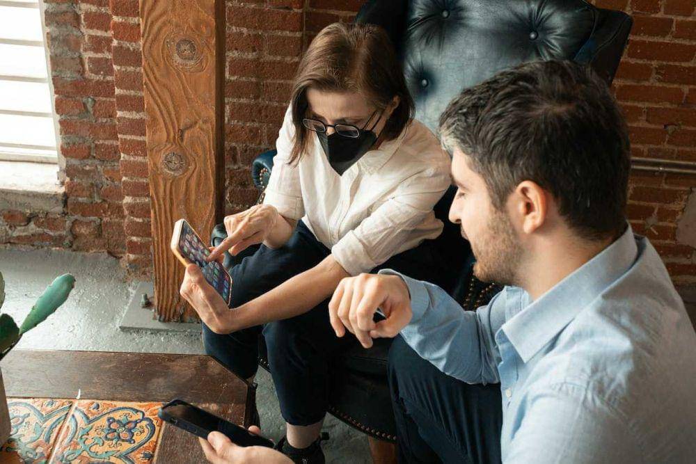 ilustrasi diskusi (pexels.com/RODNAE Productions)