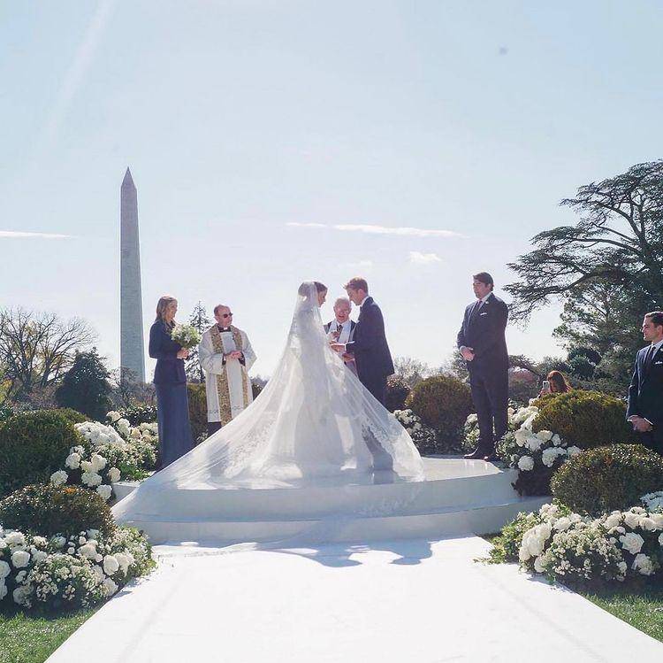 Potret Naomi Biden dan Peter Neal. (instagram.com/joejillbidenfan)