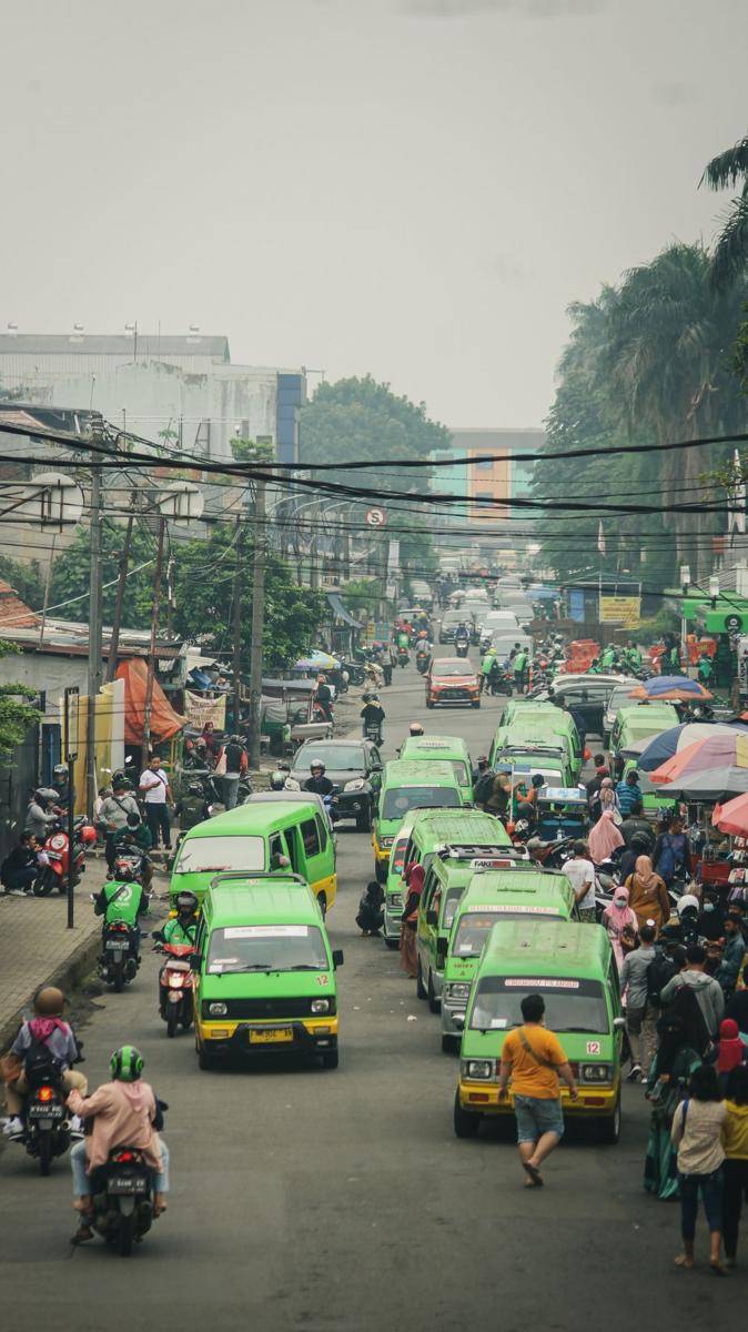 ilustrasi kendaraan umum (unsplash.com/Ryan Dinata)