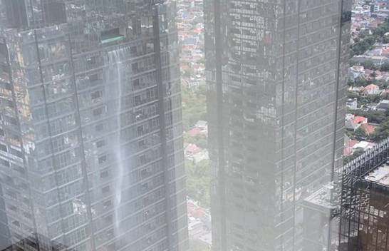 Air kolam renang 'tumpah' gara-gara gempa Cianjur (Twitter.com/@todayis_WR)