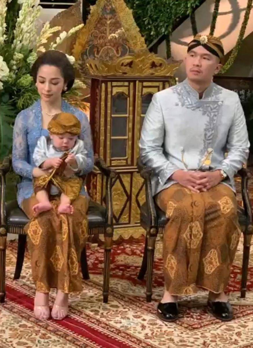 Dekorasi Tedak Siten anak Nikita Willy (instagram.com/rinadianatri)