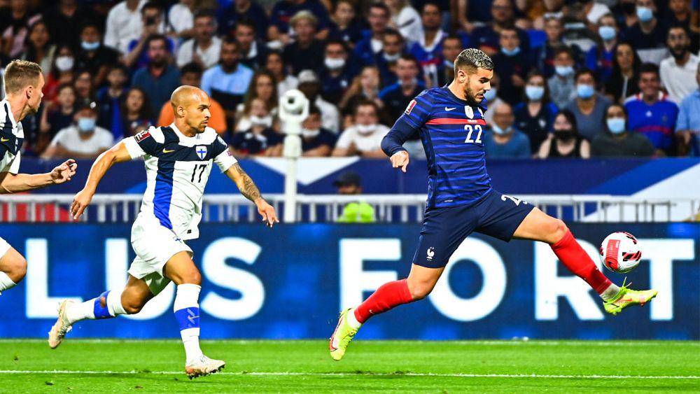 Aksi Theo Hernandez melawan Finlandia. (twitter.com/equipedefrance)
