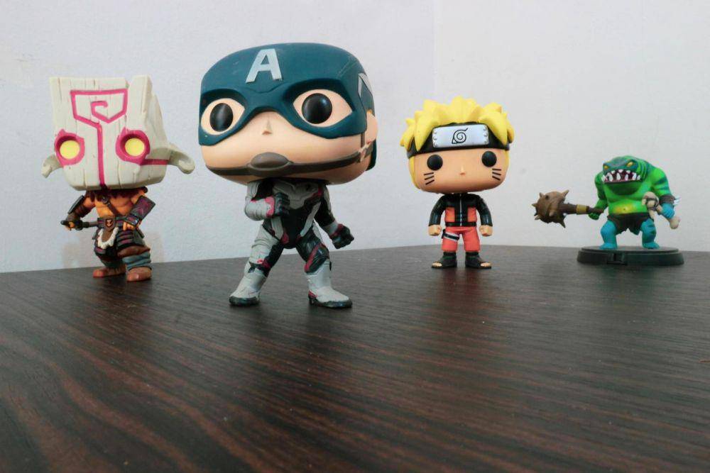ilustrasi action figure (vecteezy.com/cindhyade)