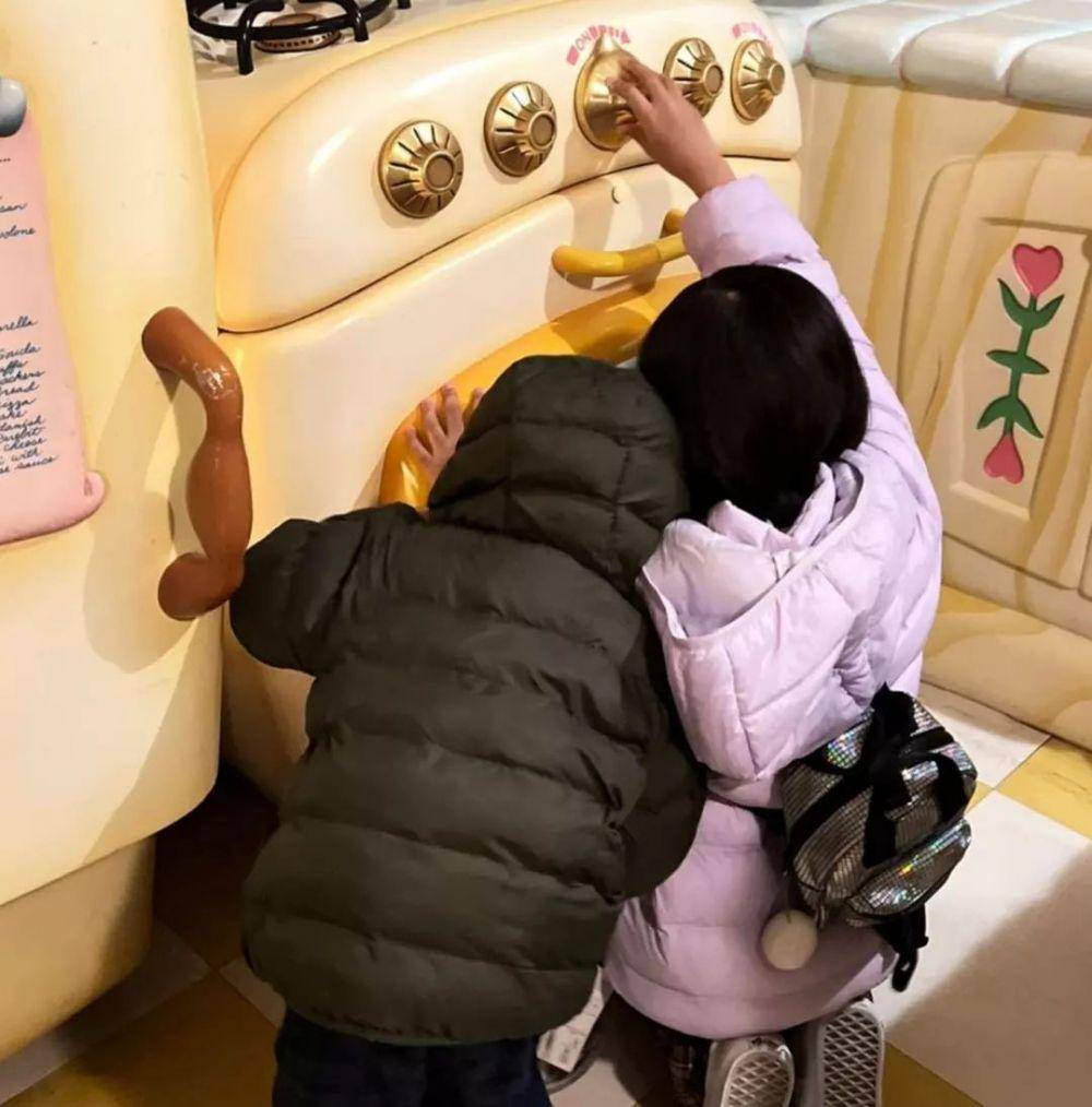 potret keluarga Desta liburan ke Jepang (instagram.com/destanatasha_family)
