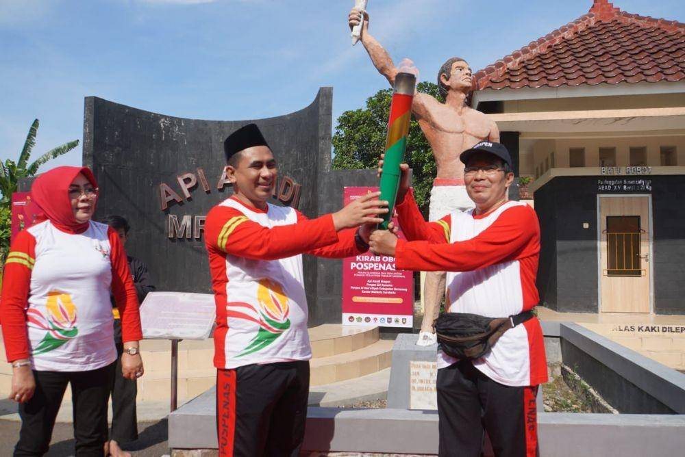 Pawai api obor rangkaian kegiatan Pospenas IX Kemenag (dok. Kemenag)