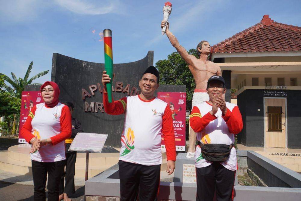 Pawai api obor rangkaian kegiatan Pospenas IX Kemenag (dok. Kemenag)