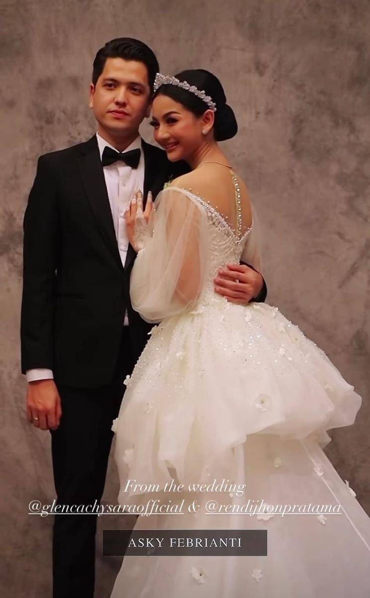 gaun resepsi nikah Glenca Chysara (instagram.com/askyfebrianti)