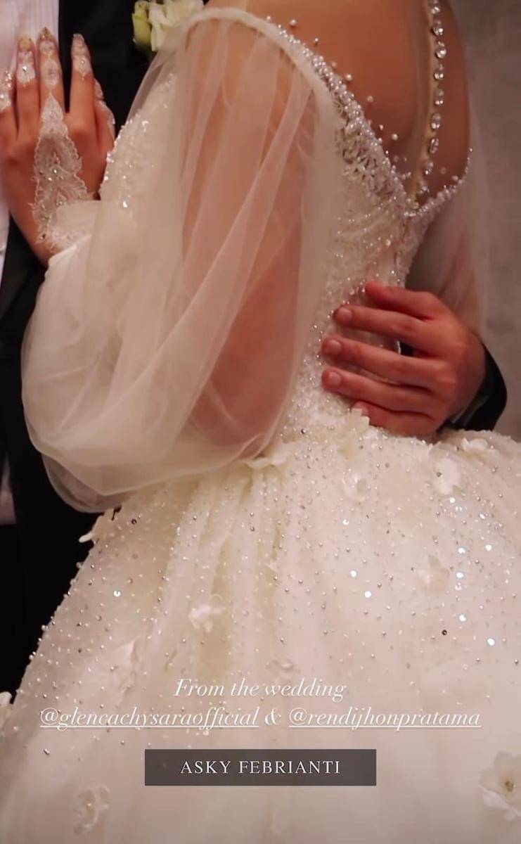 gaun resepsi nikah Glenca Chysara (instagram.com/askyfebrianti)