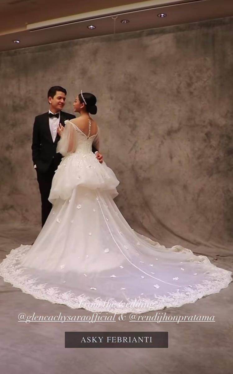 gaun resepsi nikah Glenca Chysara (instagram.com/askyfebrianti)
