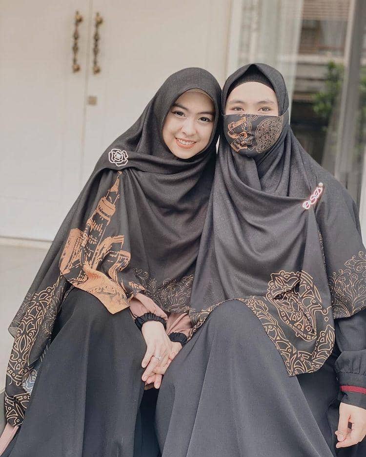 potret Oki Setiana Dewi dan adiknya (instagram.com/dr.shindyputri_)