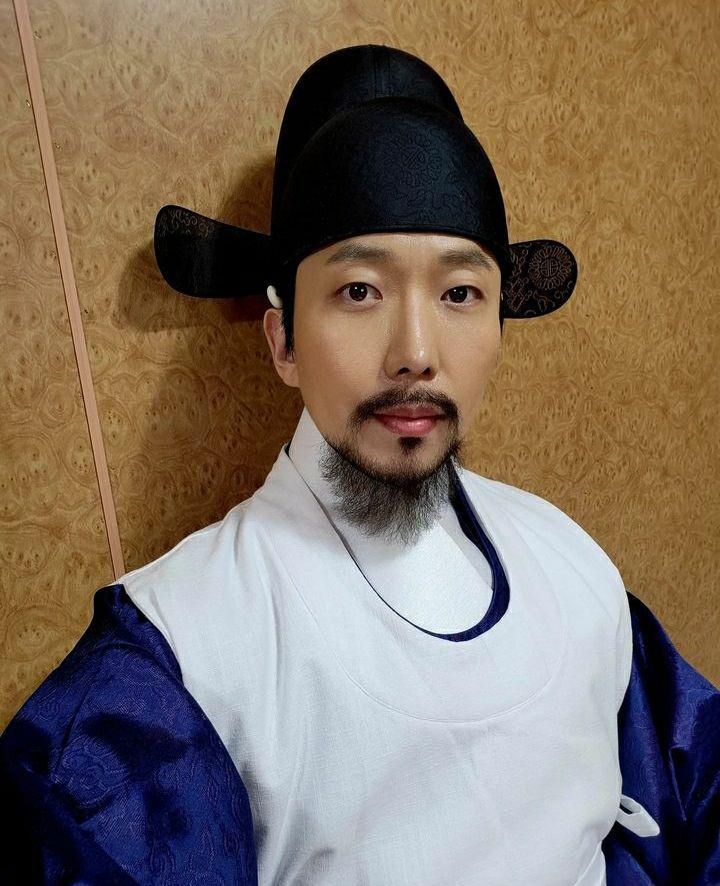 Kim Jae Bum di balik layar Under the Queen's Umbrella (instagram.com/jaebum1201)