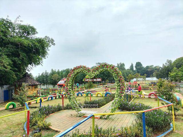 Taman Wisata Villa Duren (Instagram.com/villa_duren_kp_cisaat)