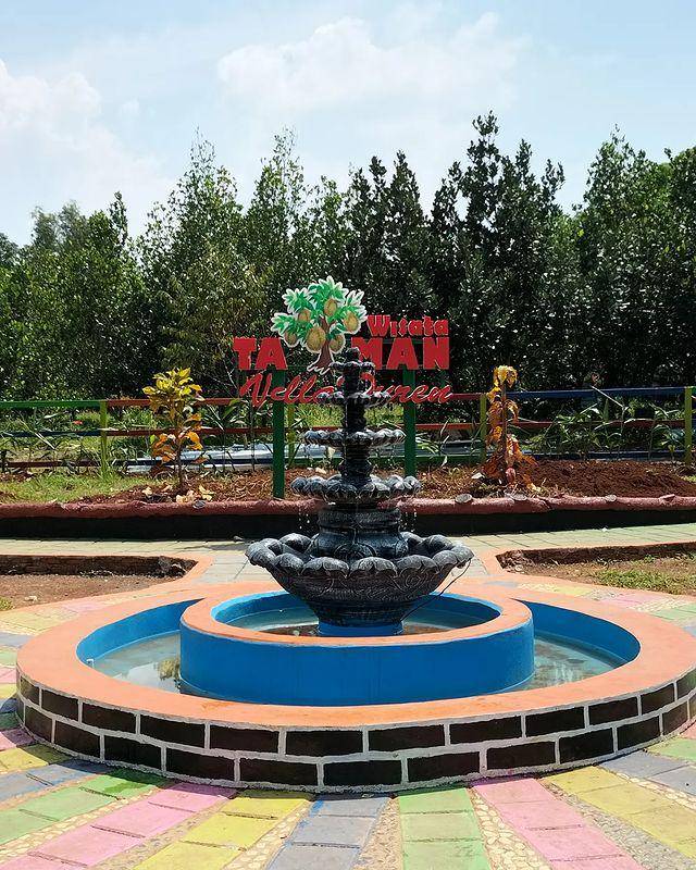 Taman Wisata Villa Duren (Instagram.com/villa_duren_kp_cisaat)