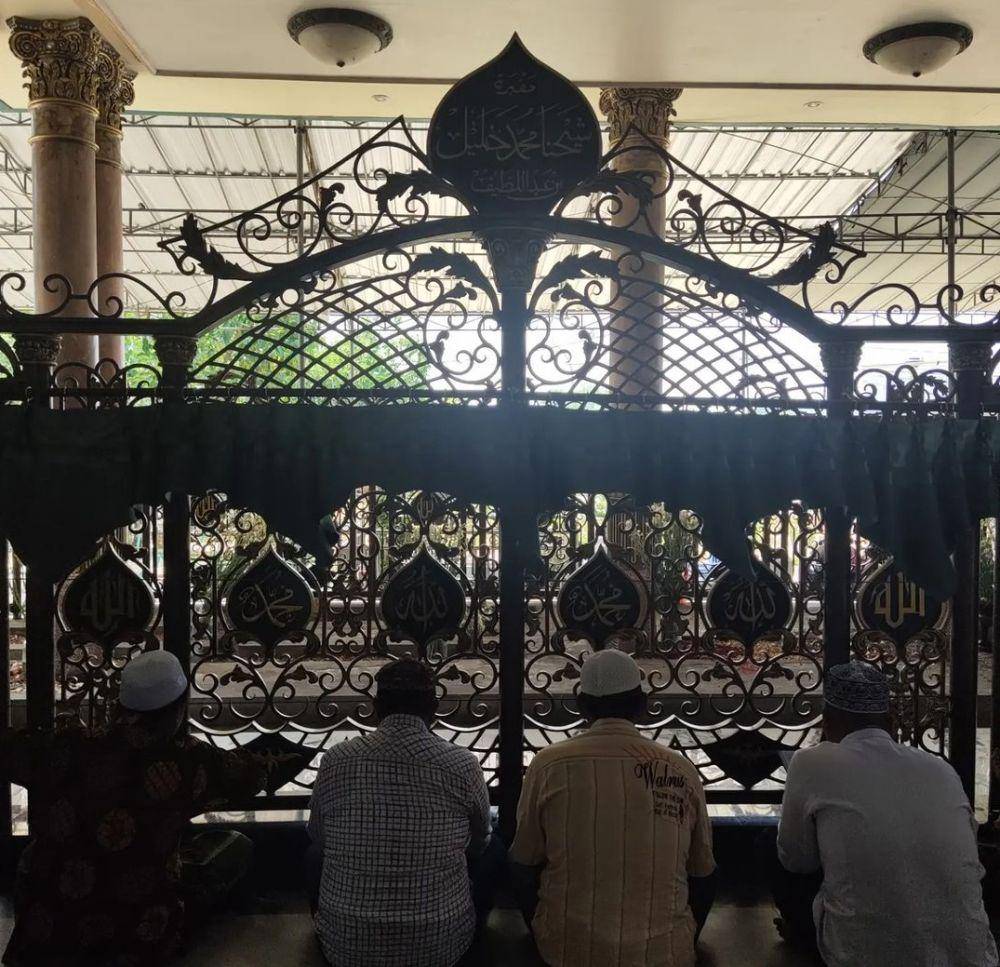 Makam Syaikhona Kholil (instagram.com/ervinaahsanti)