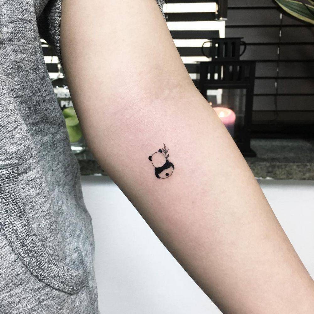 potret tato minimalis (instagram.com/ziv_tattooer)