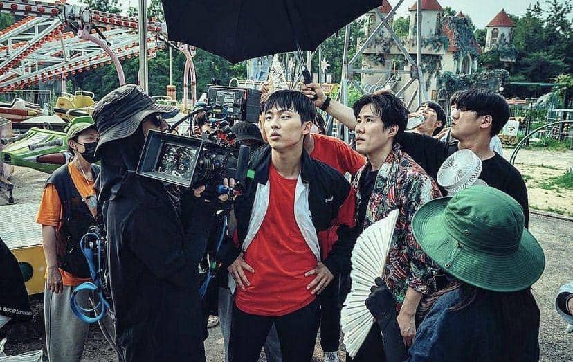 Choi Hyun Wook dan cast lain di balik layar Weak Hero Class 1 (instagram.com/_choiiii__)