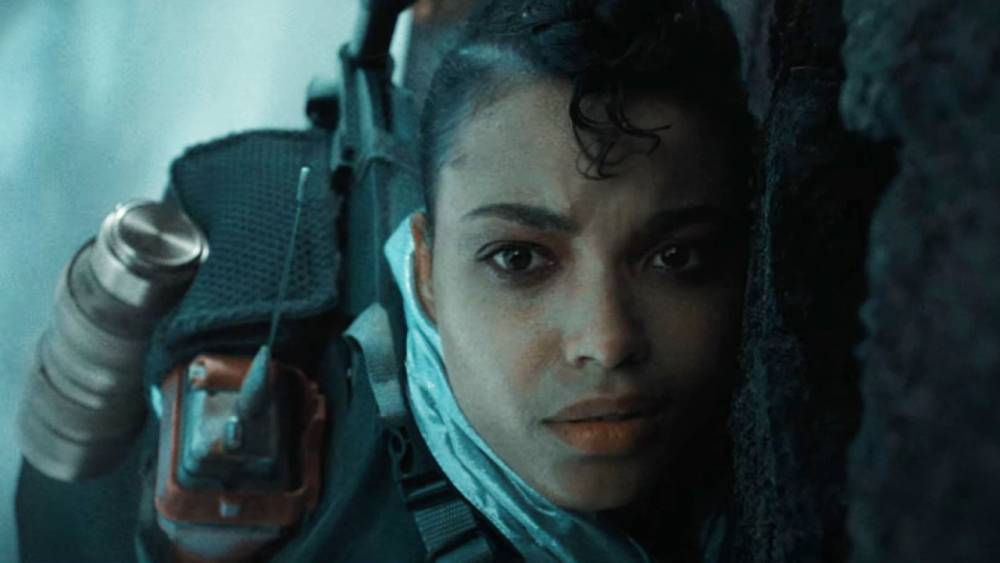 Karakter bernama Jade Wesker yang berusaha tampil apik di serial Resident Evil. (dok. Netflix/Resident Evil)