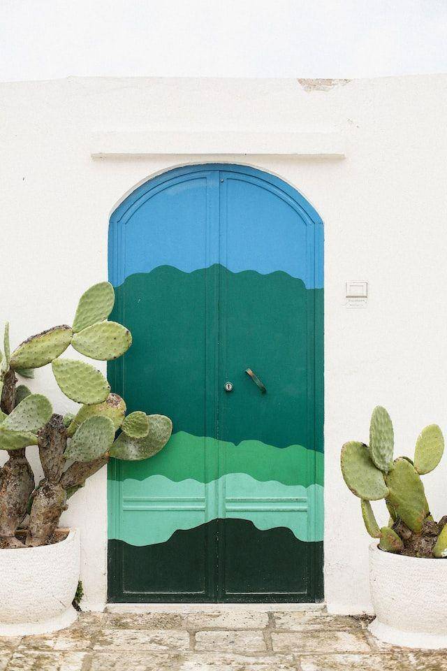 Model pintu masuk berwarna terang (unsplash.com/ angela pham)
