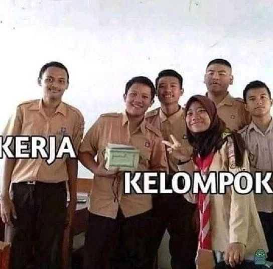 meme kerja kelompok (instagram.com/rhadityacold)