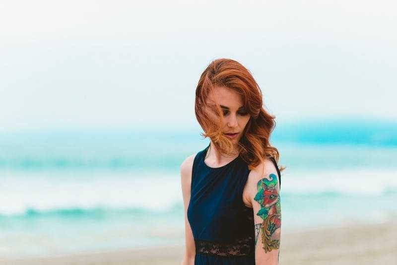 ilustrasi wanita merasa sedih (pexels.com/Spencer Selover)